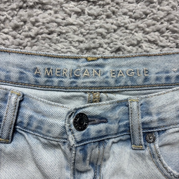 American Eagle Shorts Womens 8 Mom Short Distressed Light Wash Cotton Raw Hem - Picture 2 of 7